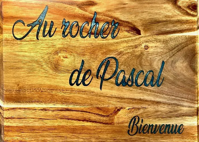 Au Rocher De Pascal Lit Mezzanine Bed and breakfast 3*